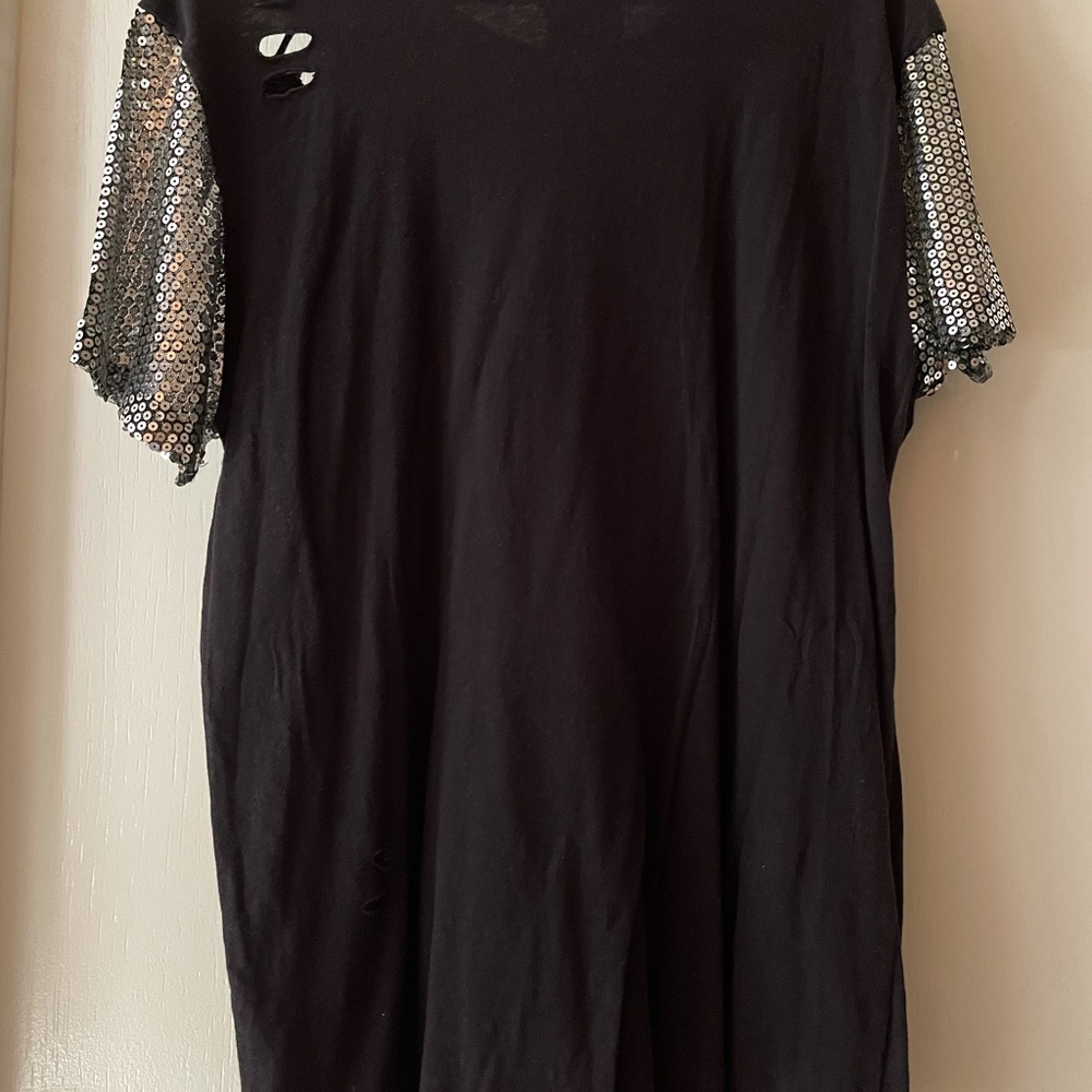 Capcom
Size: M - Picture 2 of 3